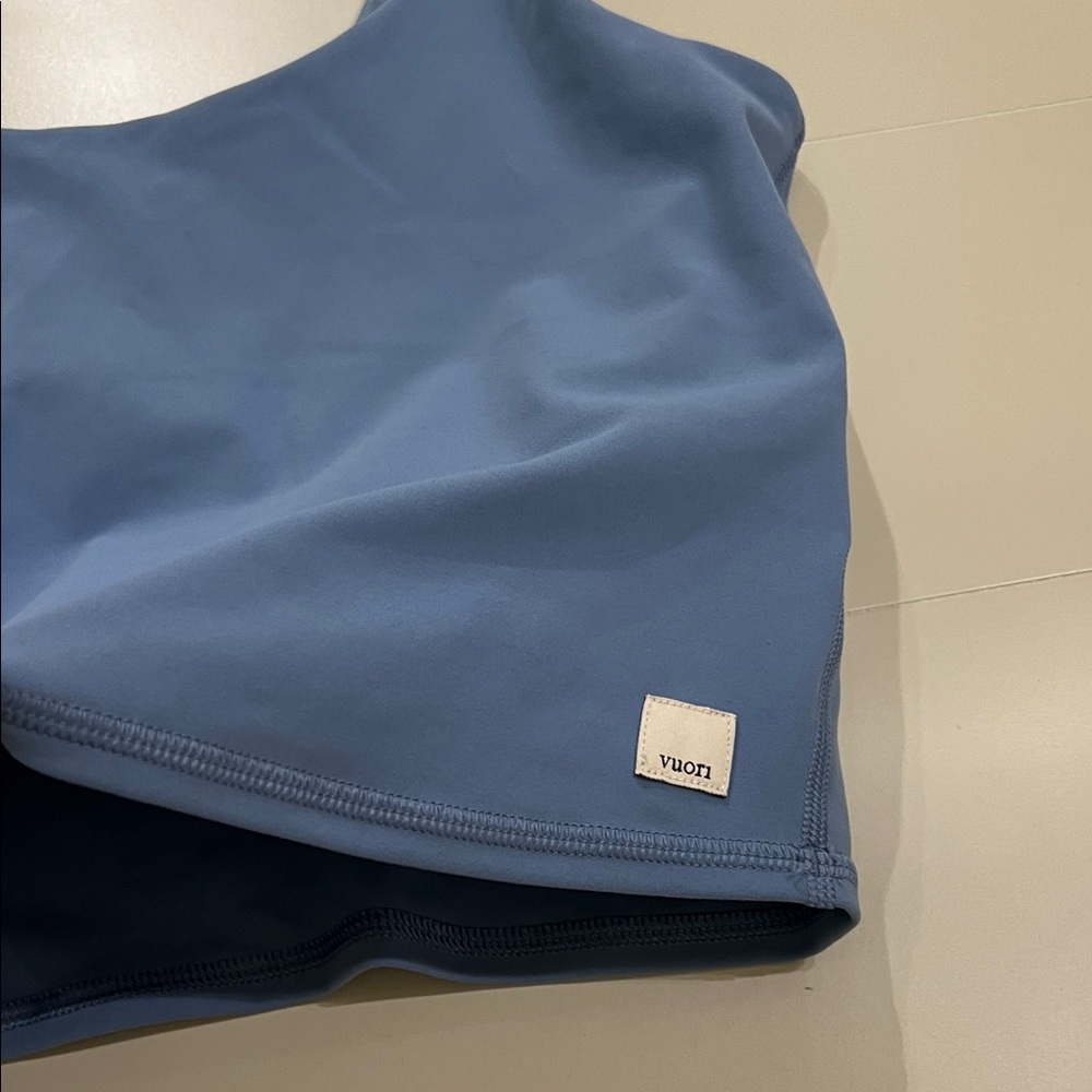 Vuori Women's Blue Tank Top Vuori Women's Daily Crop Top |
Elevate size large - Picture 3 of 12